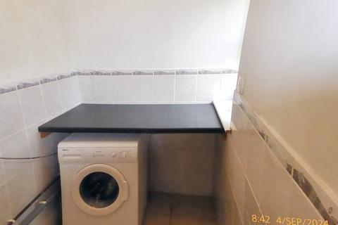 2 bedroom terraced house to rent, Vessey Terrace, Newcastle Under Lyme ST5