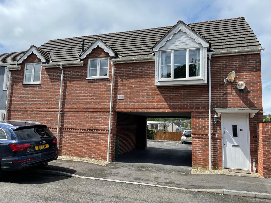 Erwr Brenhinoedd, Llandybie 2 bed flat £575 pcm (£133 pw)