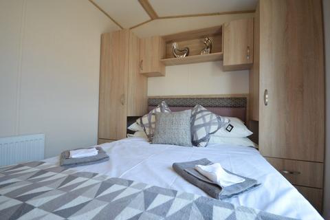 2 bedroom static caravan for sale - Solent Breezes Holiday Park