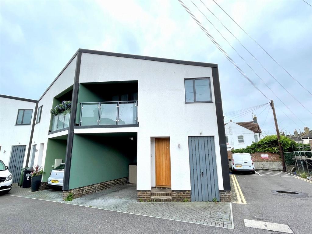 Beach Road, Eastbourne, BN22 3 bed house £349,000