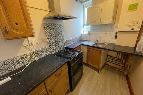 2 bedroom flat to rent, Western Road, Southall, UB2