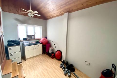 120 Squirrels Heath Road, Romford, RM3 0LU