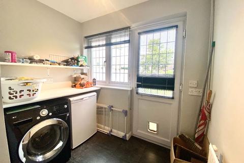 120 Squirrels Heath Road, Romford, RM3 0LU