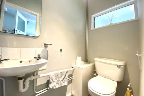 120 Squirrels Heath Road, Romford, RM3 0LU