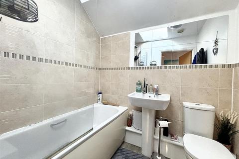 30 Vernon Crescent, Exeter, EX2 7GB