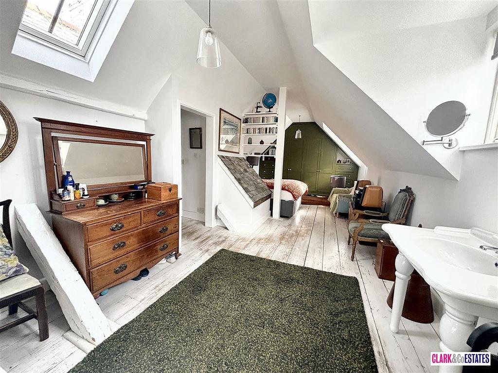 Mster bedroom