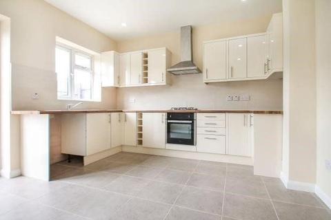 23 Middle Road, London, SW16 4HW