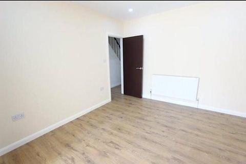 23 Middle Road, London, SW16 4HW