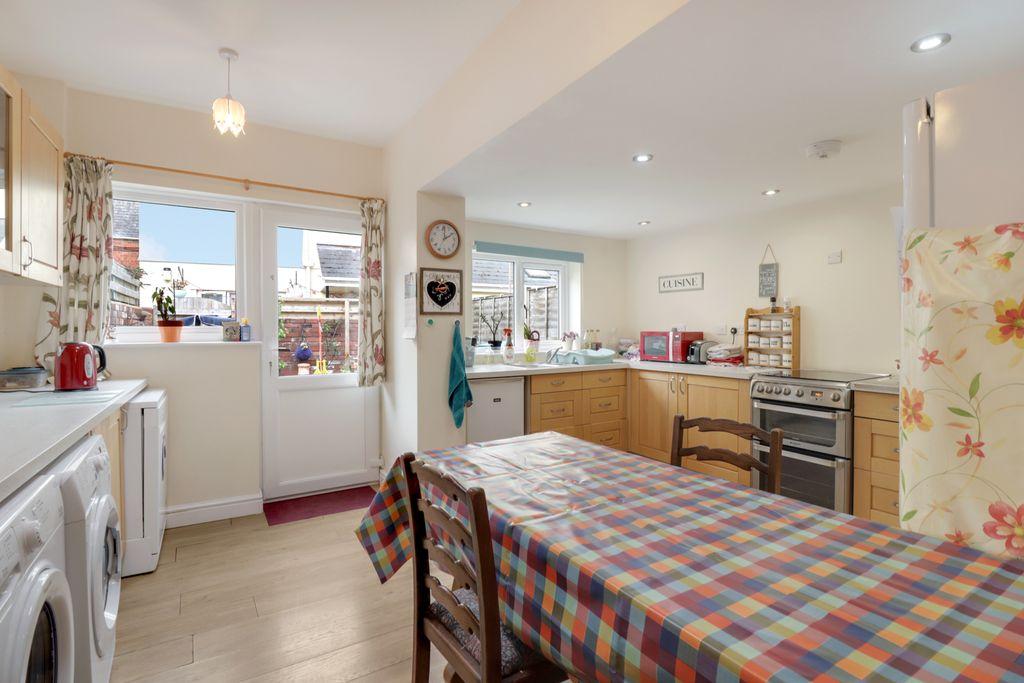 Egremont Road, Exmouth EX8 1RX 2 bed terraced house £220,000
