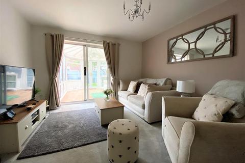 51 Boakes Drive, Stonehouse, GL10 3QW