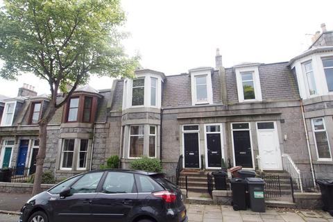 3 bedroom flat to rent, Cedar Place, Aberdeen, AB25