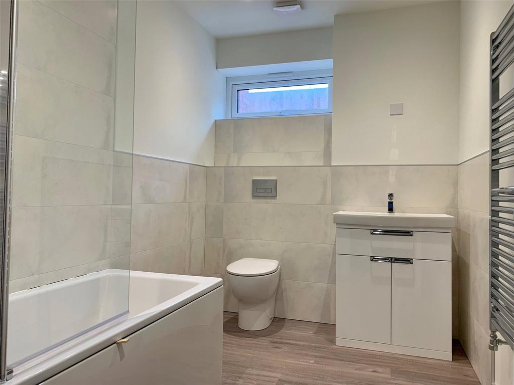 Apt 1 Bathroom