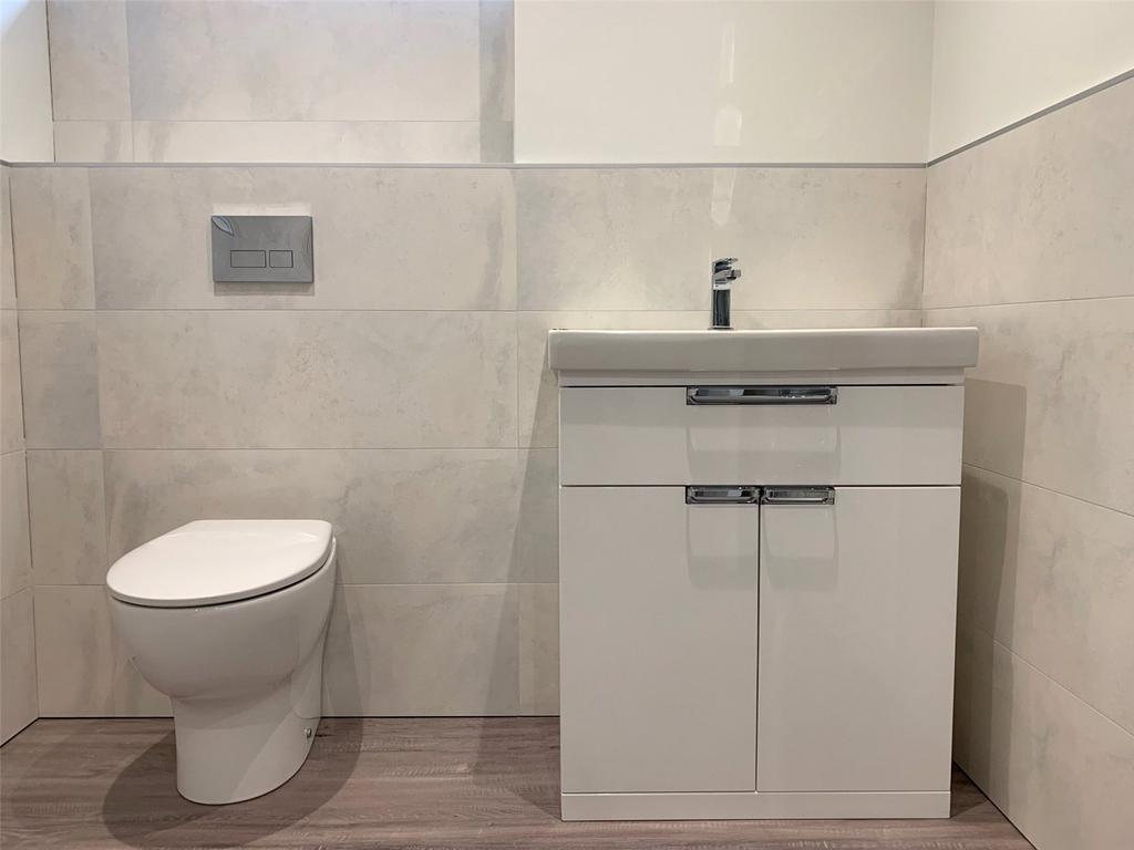 Apt 1 Bathroom