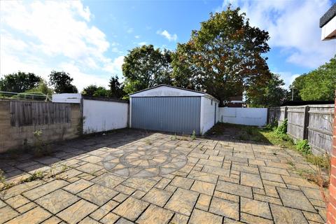 4 Larksfield, Swindon, SN3 5AD