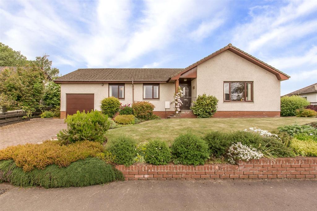 14 Strathview Place, Methven, Perth, PH1 3 bed detached bungalow £270,000