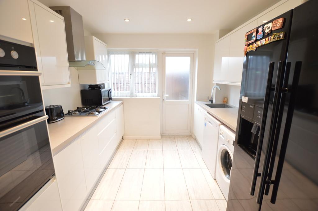 Goodman Park, Slough 3 bed terraced house £1,450 pcm (£335 pw)