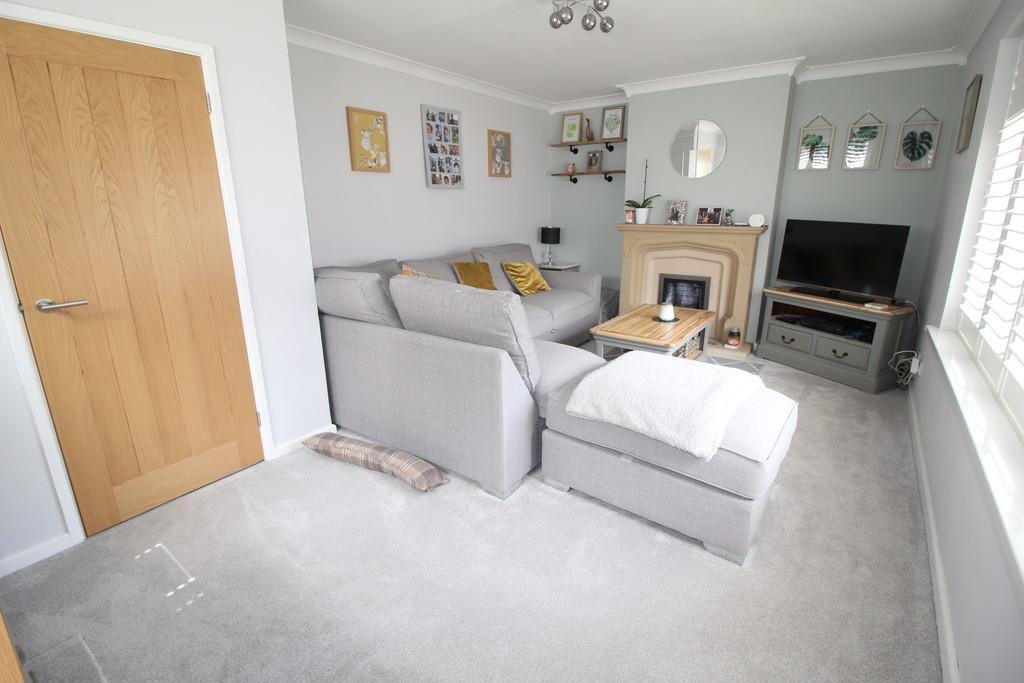 Beech Grove, Warminster 3 bed semidetached house £275,000