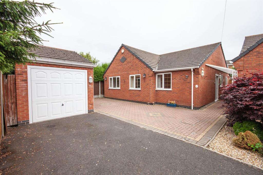The Meadows, Thorpe Street, Burntwood, WS7 1NE 3 bed detached bungalow