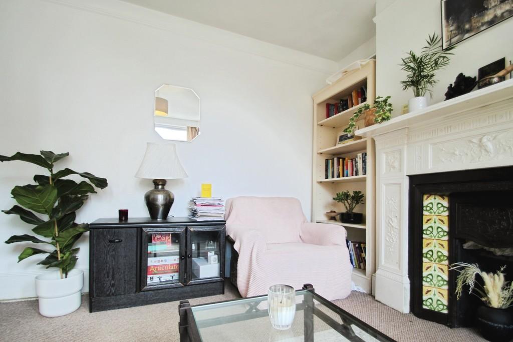 Living room - angle 2