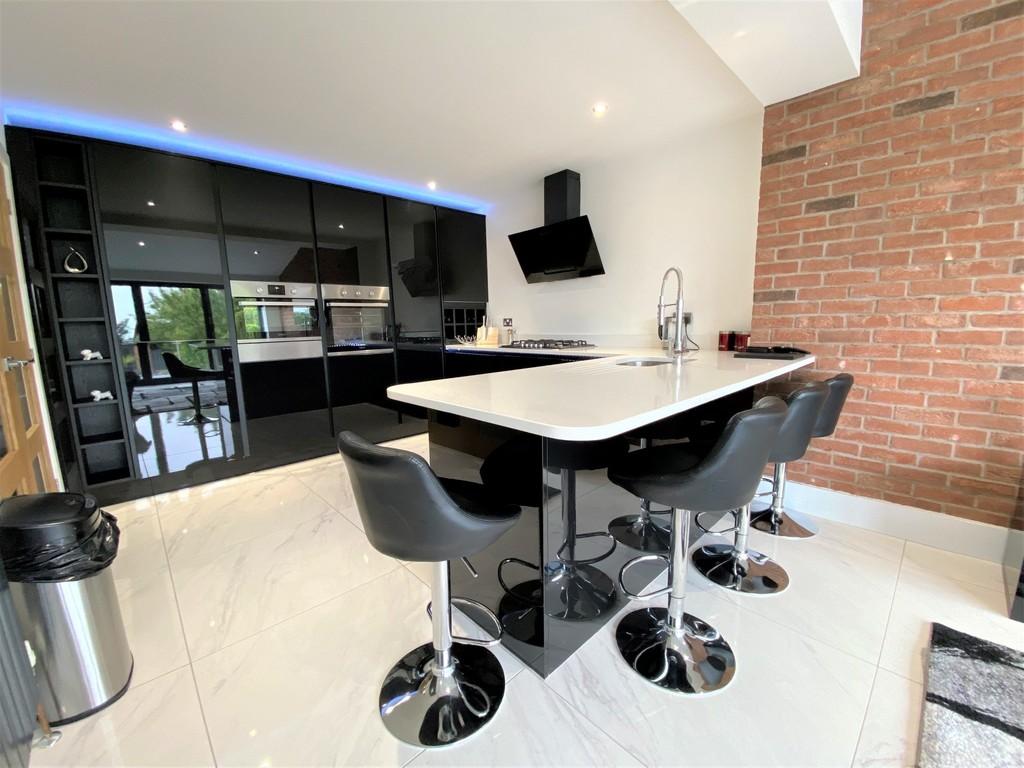Kitchen, Dining / Lounge