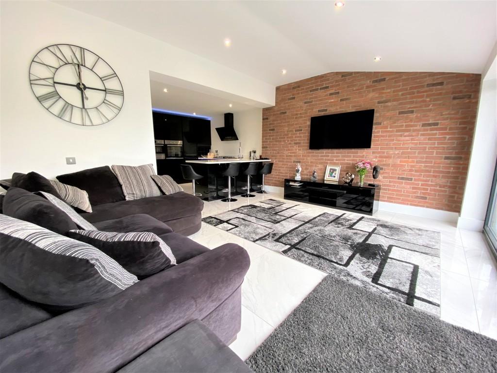 Kitchen, Dining / Lounge