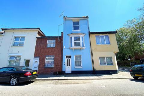 4 bedroom terraced house to rent, Somers Road, Southsea