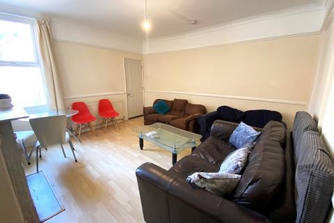 4 bedroom terraced house to rent, Somers Road, Southsea