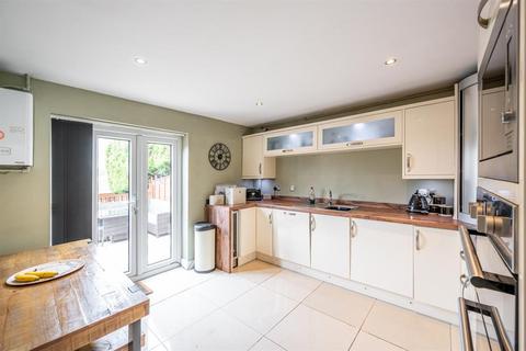 168 Apperley Way, Halesowen, B63 2XS
