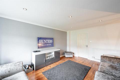 168 Apperley Way, Halesowen, B63 2XS