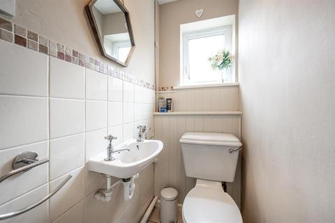 168 Apperley Way, Halesowen, B63 2XS