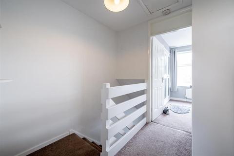 168 Apperley Way, Halesowen, B63 2XS