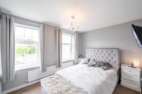 168 Apperley Way, Halesowen, B63 2XS