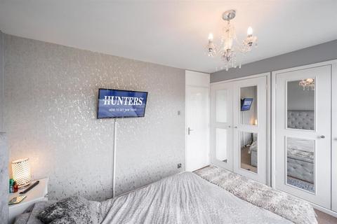 168 Apperley Way, Halesowen, B63 2XS