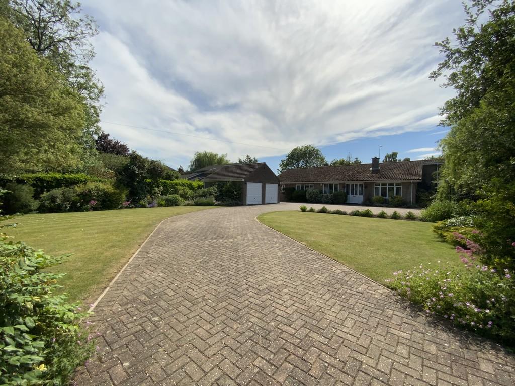 Sturton Road, Saxilby, Lincoln 3 bed detached bungalow £395,000