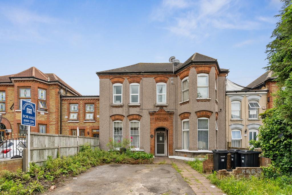 Aldborough Road South, Ilford 1 bed ground floor flat £280,000