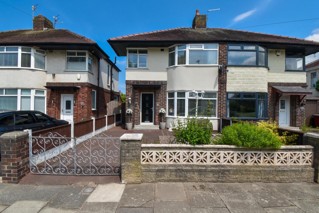 Sunningdale Avenue, Blackpool, FY4 3 bed semidetached house £160,000