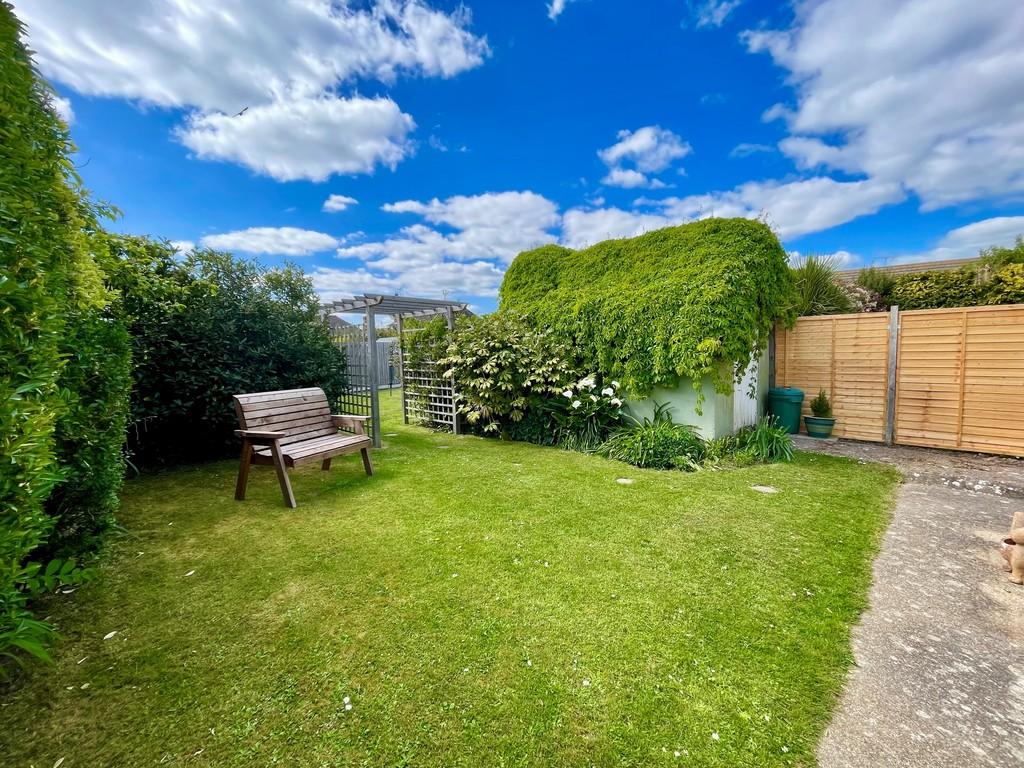 En Passant Side Garden1 25