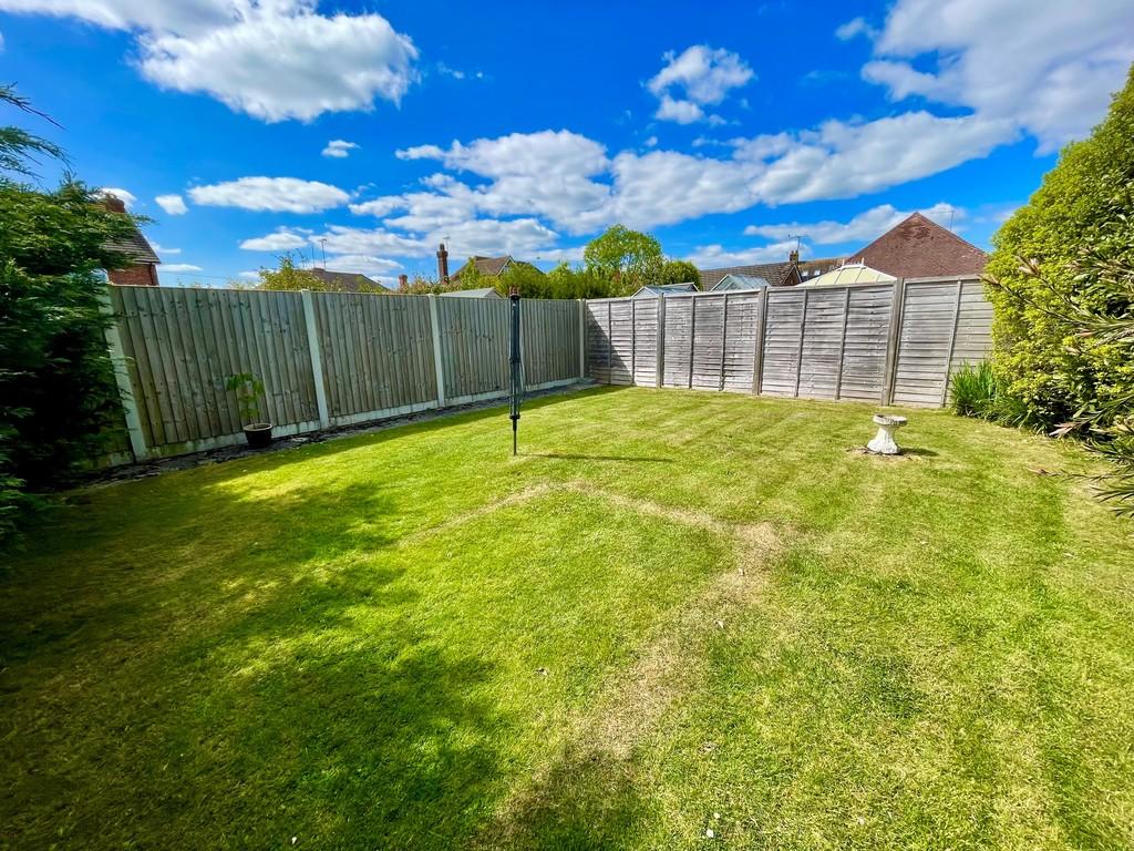 En Passant Side Garden2 25
