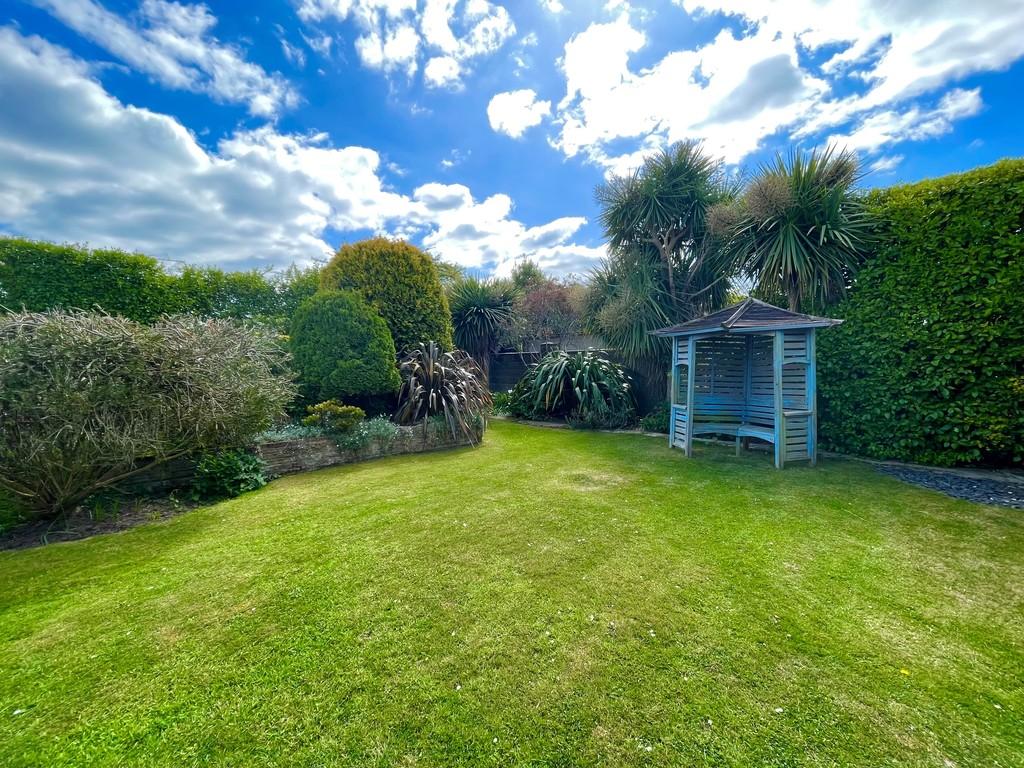 En Passant Front Garden 25