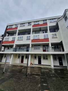 3 bedroom apartment to rent, Holland Court