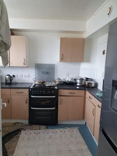 3 bedroom apartment to rent, Holland Court