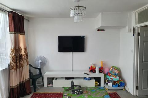 3 bedroom apartment to rent, Holland Court