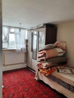 3 bedroom apartment to rent, Holland Court