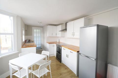 4 bedroom terraced house to rent, Trevelyan Road, Tooting, London, SW17