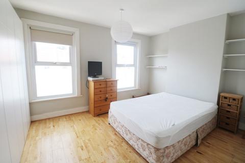 4 bedroom terraced house to rent, Trevelyan Road, Tooting, London, SW17