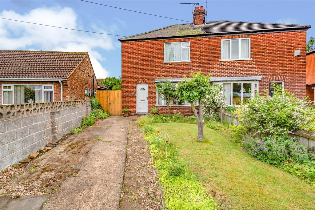 Bowbridge Road, Newark, NG24 2 bed semidetached house £160,000
