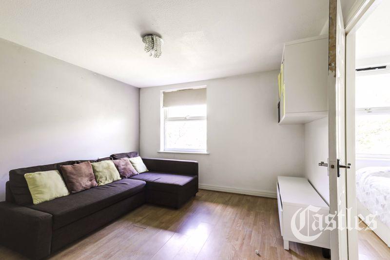 Millstream Close, Palmers Green, N13 1 bed apartment £195,000