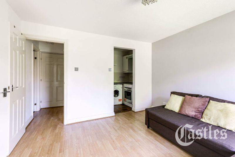 Millstream Close, Palmers Green, N13 1 bed apartment £195,000