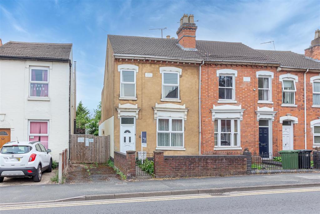 Astwood Road, Worcester 2 bed end of terrace house £175,000