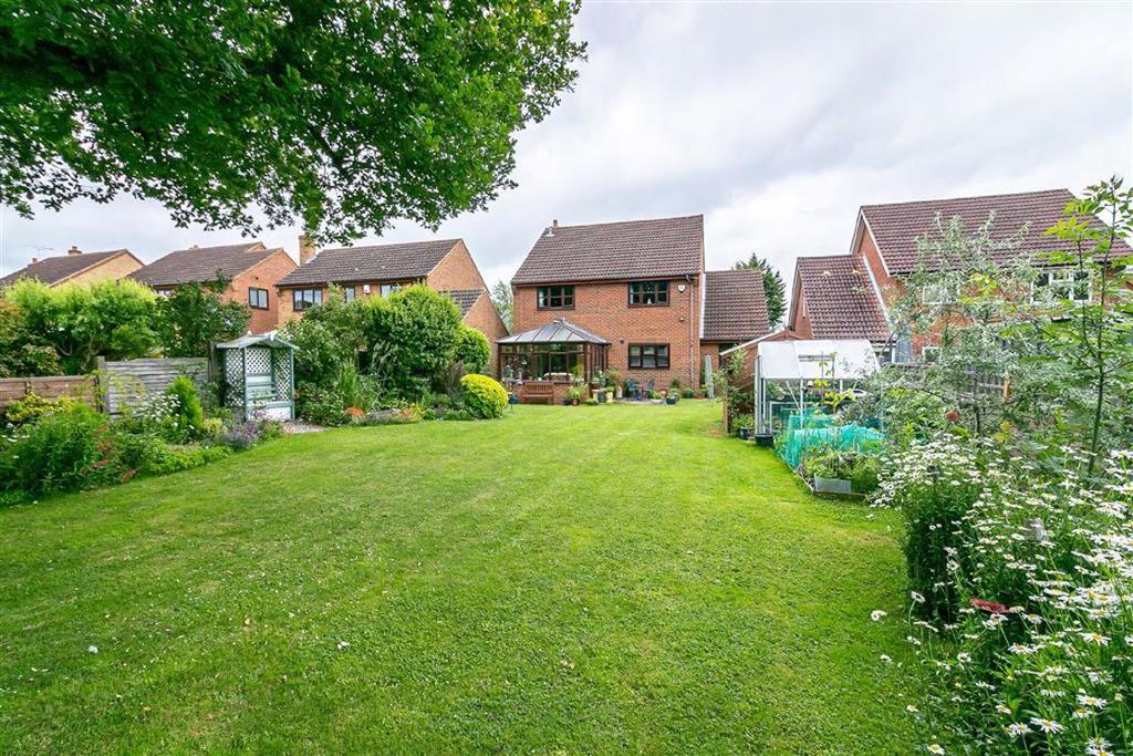 Lewis Lane, Arlesey, SG15 4 bed detached house £575,000